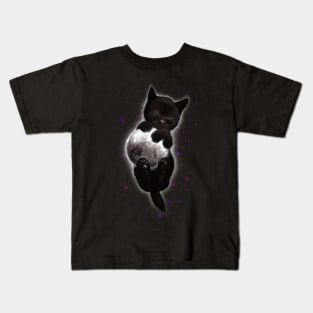 CAT HUGGING THE MOON Kids T-Shirt